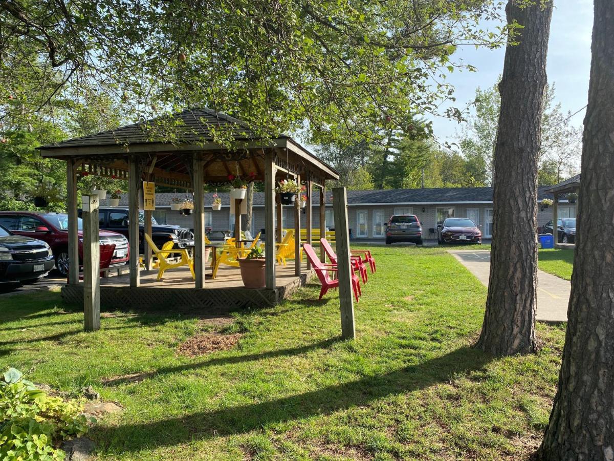 Wasaga Beach Inn And Cottages Exterior photo