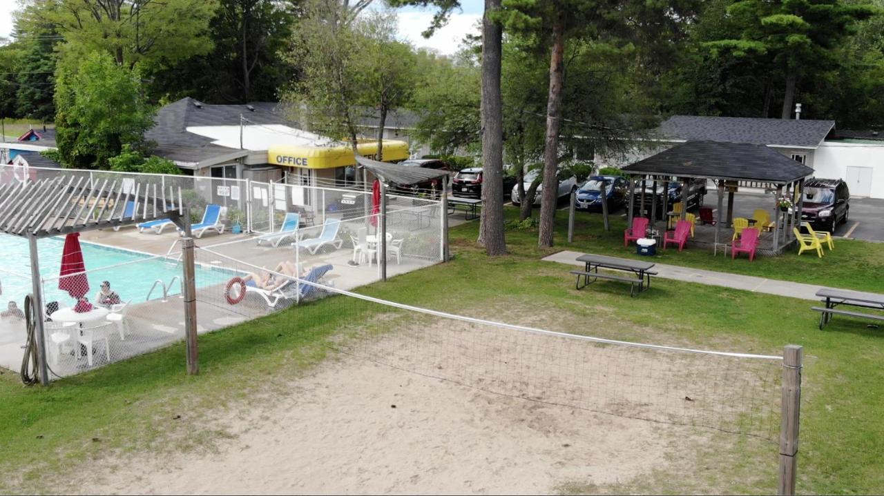 Wasaga Beach Inn And Cottages Exterior photo