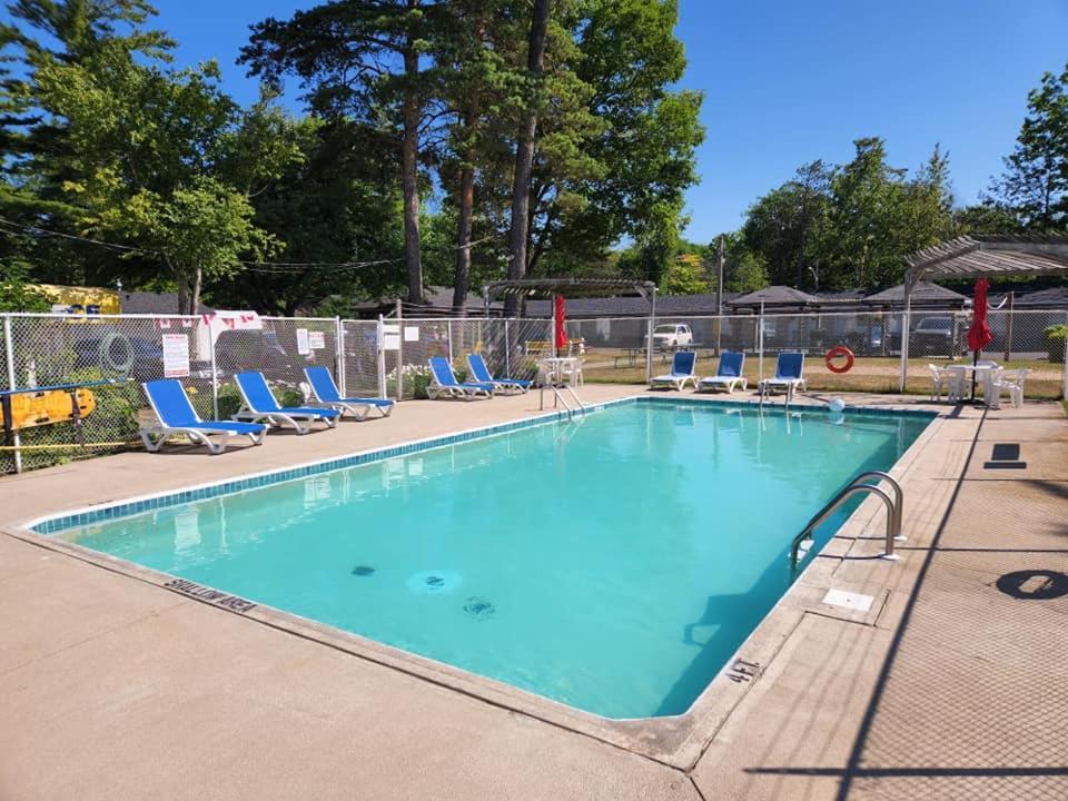 Wasaga Beach Inn And Cottages Exterior photo