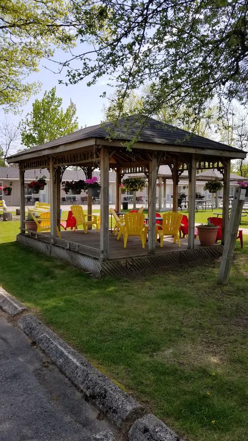 Wasaga Beach Inn And Cottages Exterior photo